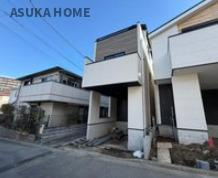 横浜市戸塚区上倉田町の外観|ビルトイン駐車場付きで休日の外出にも便利です。