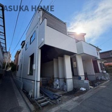 横浜市戸塚区上倉田町の外観|駐車場付きで、戸塚駅徒歩１５分の便利な立地に位置し、スタイリッシュな外観になります。