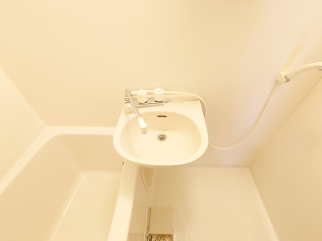 リースランド十条の浴室|洗面台です☆