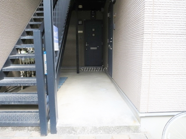 リースランド十条のロビー|1階入口です☆