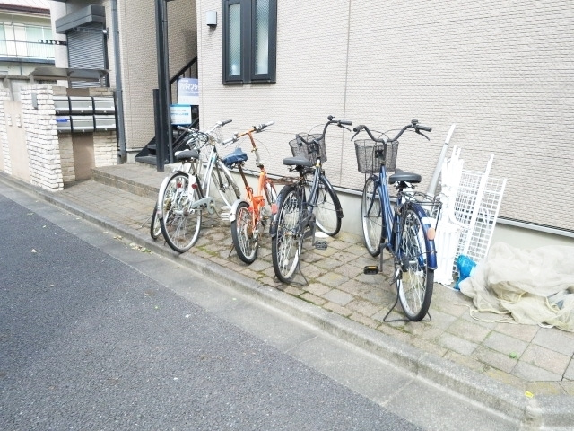 リースランド十条のその他共用部分|自転車は、こちらに置かれています☆