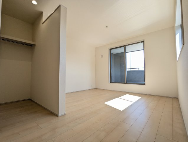 ひたちなか田宮原　1期の洋室|バルコニーに面したお部屋は照明を点ける時間が少なくて済むので省エネに繋がります。