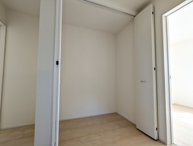 ひたちなか田宮原　1期の収納|衣類だけでなく、小物も上の棚に収納できて大変便利です！
