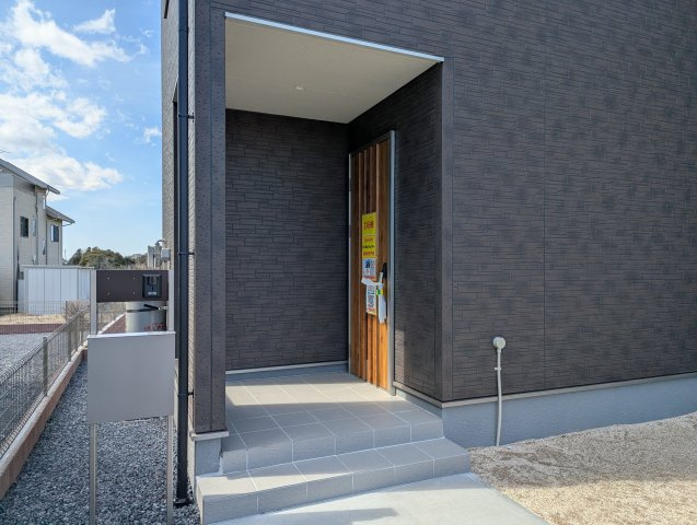ひたちなか田宮原　1期の玄関|玄関です。玄関はお家の【顔】防犯・ッ断熱・機能性重視～これからの住まいを家族全員で大切にしていこう～！