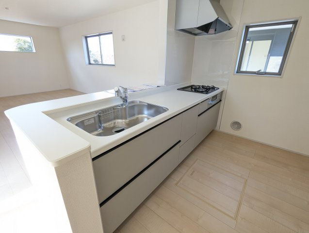 ひたちなか田宮原　1期のキッチン|カウンター式なので、お子様の様子を見ながらお料理ができ安心です。