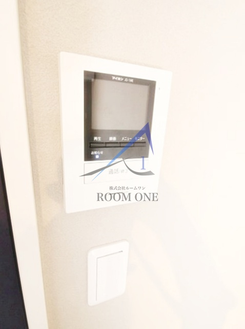 ドミトリー大岡山のセキュリティ|モニター付きインターホンです。