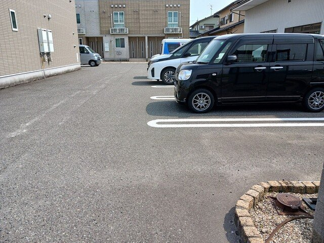 ノ－ス・エッセ　Ⅰの駐車場