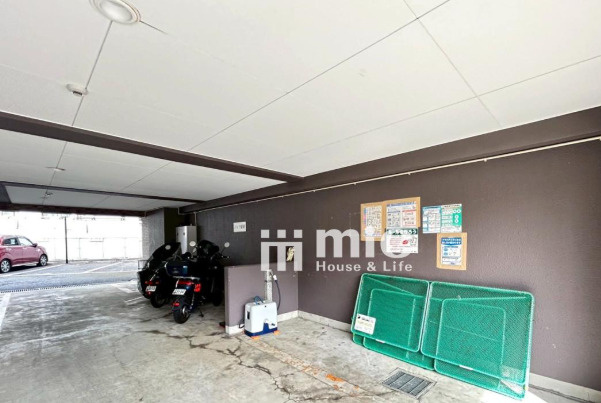 サングレイス横浜蒔田のその他|マンション敷地内にあるゴミ置き場は雨の日も傘いらずですね。