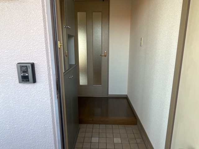 サンローズ東浦の玄関