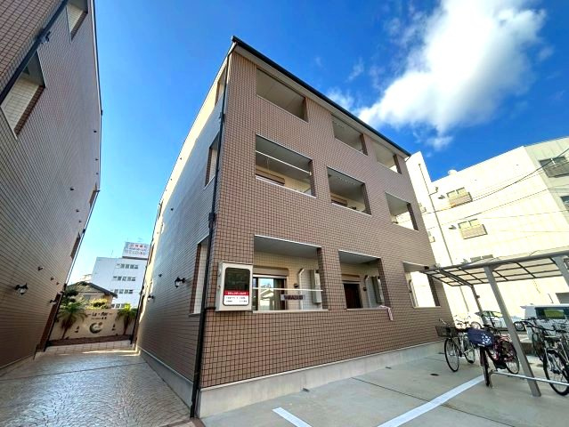 ラ・メール本町B棟の外観