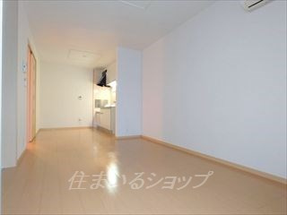 アヴェイラブルＢ棟の居間・リビング|エアコン付き