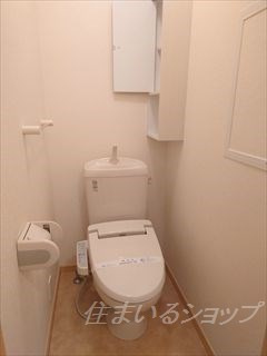 アヴェイラブルＢ棟のトイレ|シャワートイレ・収納棚あり