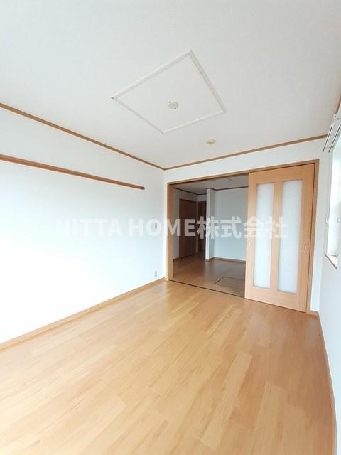 ハイファイン藤の洋室|６帖の洋室になります☆