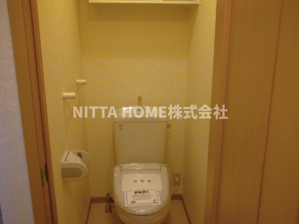 ハイファイン藤のトイレ|収納付きの落ち着いたトイレです＊