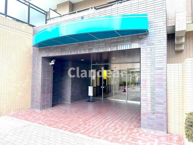 ライフピア草加グランドステージのエントランス|ドキドキの新生活も、安心してスタート。ぴったりの住まいを見つけませんか？クランディアが一緒に住まい選びをサポートします‼　まずは、お気軽にお問合せください　＃クランディア