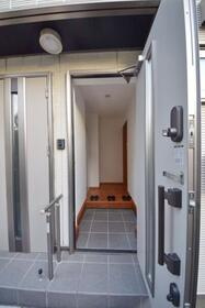 パラディ成城の玄関