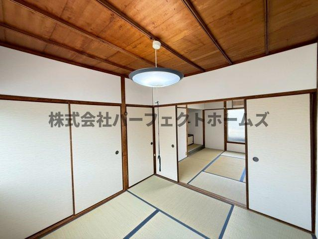 御幸東町テラスハウス　賃貸の和室|明るい和室です