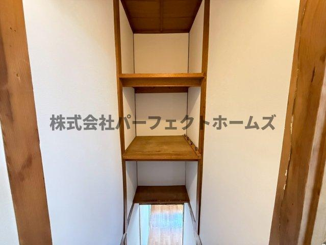 御幸東町テラスハウス　賃貸の収納|階段上収納スペース