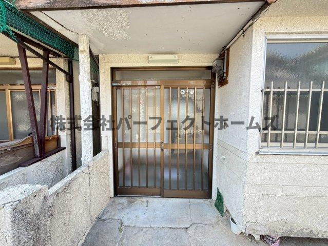 御幸東町テラスハウス　賃貸のエントランス|ゆとりのあるエントランスです
