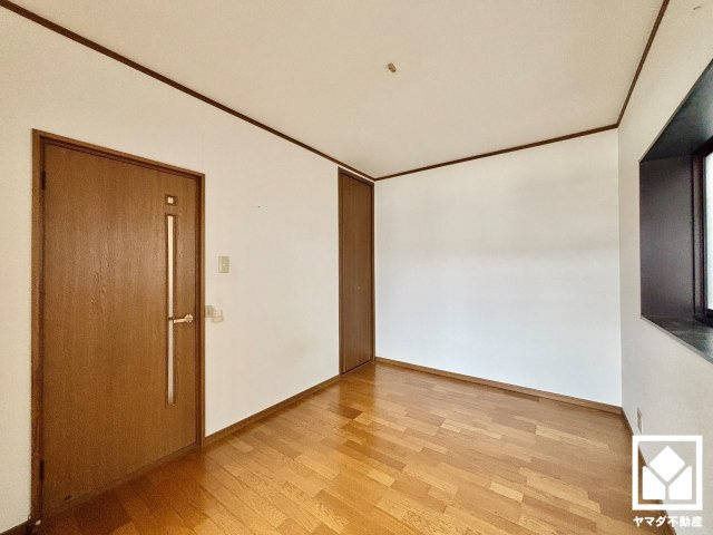 宇治市伊勢田町砂田の洋室