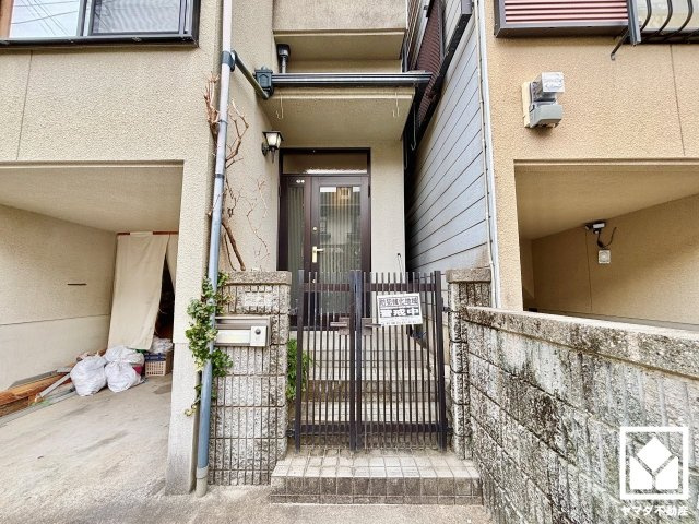 宇治市伊勢田町砂田の玄関