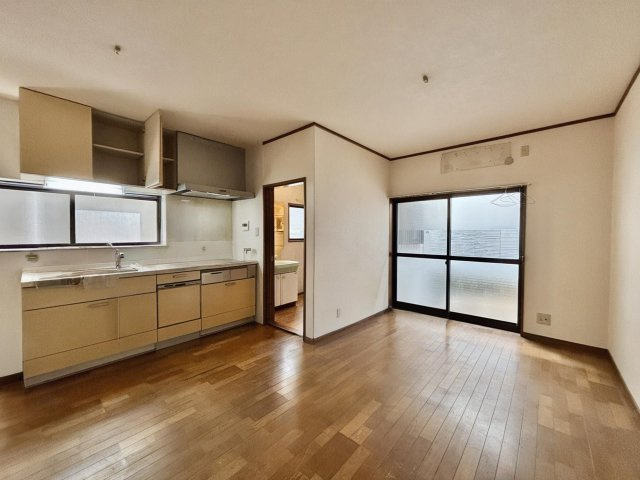 宇治市伊勢田町砂田のキッチン|※本画像は空室時の写真を加工し、家具・小物等を撤去したイメージです。
実際の仕様とは異なる場合がございます。