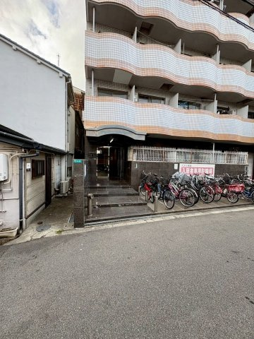 スカイ都島の駐車場