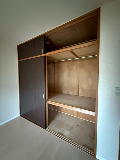 【収納】 | サン・ヒル7 | 洋室6帖のお部屋にある収納スペースです！お部屋がすっきり片付いて快適に☆