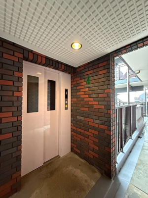 【その他共用部分】 | サン・ヒル7 | 4階までエレベーターでラクラク上がれます♪疲れた時や荷物の多いときにもエレベーターは嬉しい★