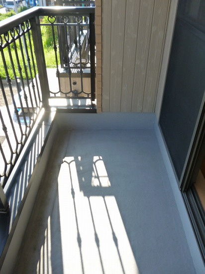 Saint Hillのバルコニー|暖かな日差しのふりそそぐバルコニー