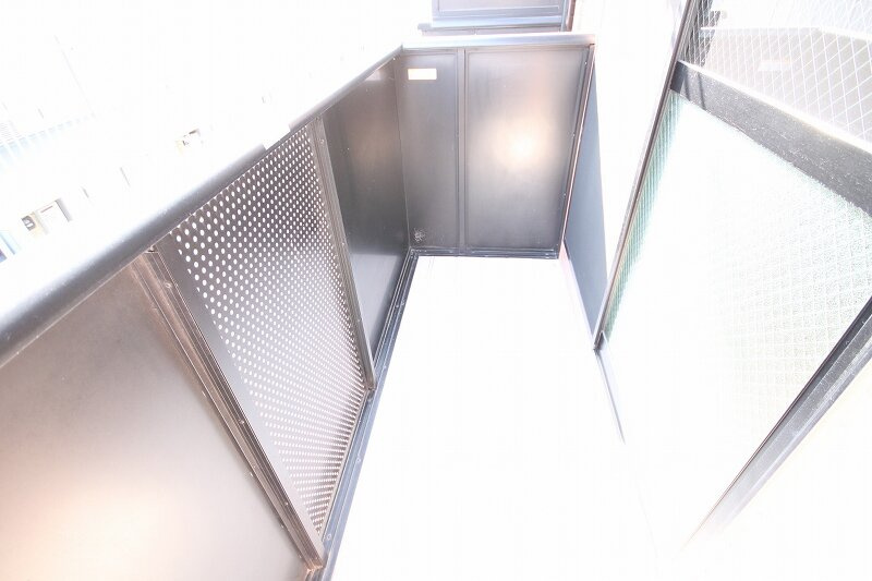 ファミーユ21 A・B棟のバルコニー|暖かな日差しのふりそそぐバルコニー