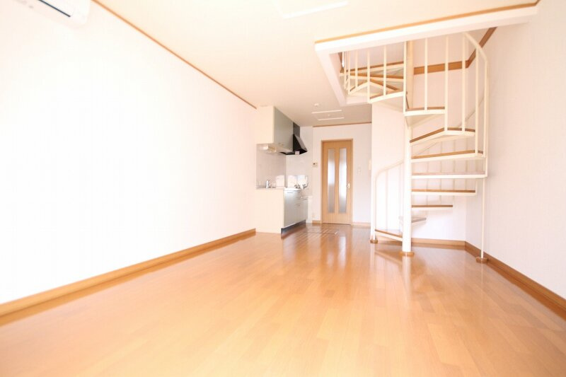 ファミーユ21 A・B棟の居間・リビング|使いやすい居間です