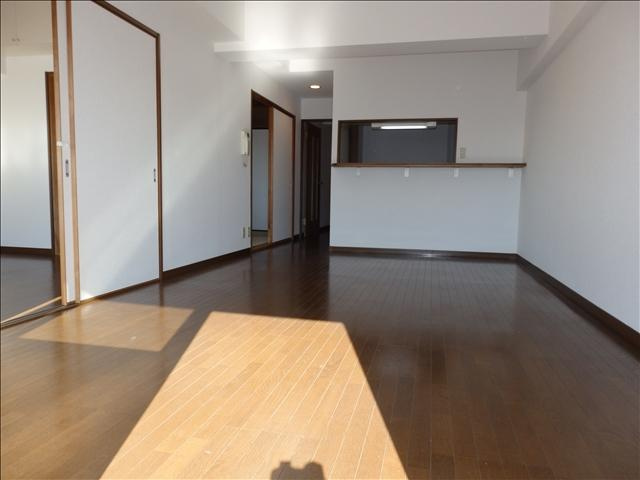 ハイフラッツ２１３の居間・リビング|リビングです