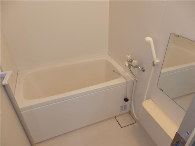 ハイフラッツ２１３の浴室|お風呂です