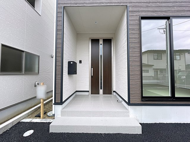 新築戸建・新築建売　会津若松市館馬町第4　小金井小・第四中の玄関