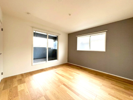 ーSUN COURT－サンコートー小倉南区朽網西1丁目　【小倉南区　新築戸建て】の洋室|アクセントクロスがお洒落な主寝室は約８帖♪　【小倉南区　新築戸建て】