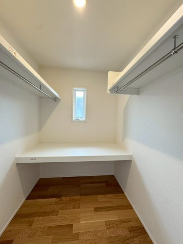 ーSUN COURT－サンコートー小倉南区朽網西1丁目　【小倉南区　新築戸建て】の収納|丈の長いお洋服もかけることができるWIC　【小倉南区　新築戸建て】