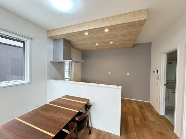 ーSUN COURT－サンコートー小倉南区朽網西1丁目　【小倉南区　新築戸建て】のキッチン|下がり天井がお洒落なカウンターキッチン【小倉南区　新築戸建て】