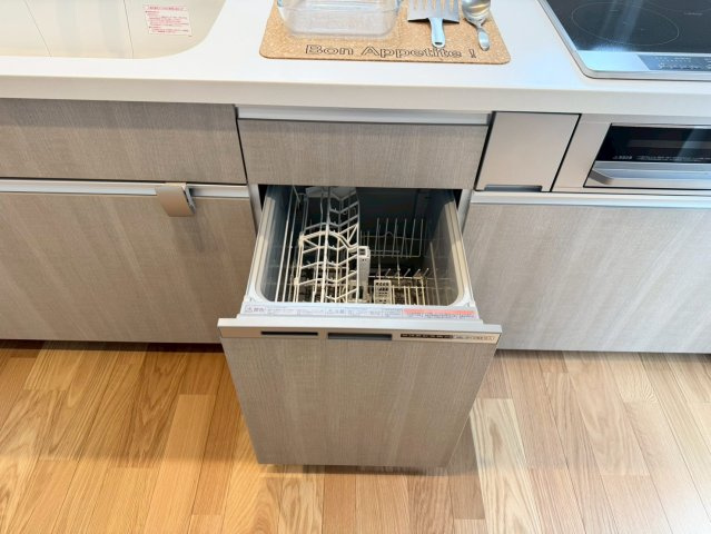 ーSUN COURT－サンコートー小倉南区朽網西1丁目　【小倉南区　新築戸建て】のキッチン|面倒な後片付けの手間を減らす便利な食器洗い乾燥機を標準装備【小倉南区　新築戸建て】