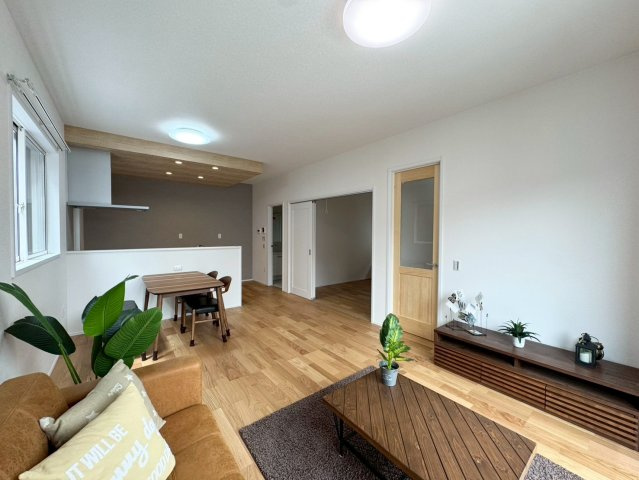 ーSUN COURT－サンコートー小倉南区朽網西1丁目　【小倉南区　新築戸建て】の居間・リビング|約16帖の広々リビング♪　【小倉南区　新築戸建て】