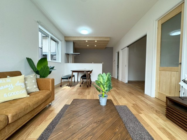 ーSUN COURT－サンコートー小倉南区朽網西1丁目　【小倉南区　新築戸建て】の居間・リビング|日当たり良好なリビングダイニング【小倉南区　新築戸建て】