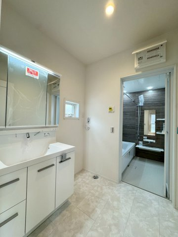 ーSUN COURT－サンコートー小倉南区朽網西1丁目　【小倉南区　新築戸建て】の脱衣所|充分な広さの洗面脱衣室♪　【小倉南区　新築戸建て】
