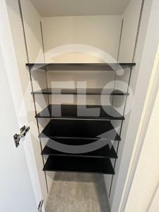 LUMINOUS放出の玄関|LUMINOUS放出　シューズボックス