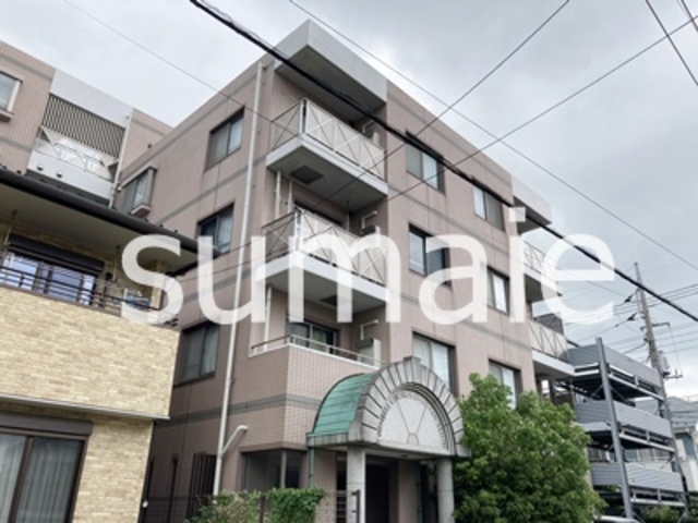 ウィンベルコーラス大宮日進の外観|鉄筋コンクリート造のマンションです。