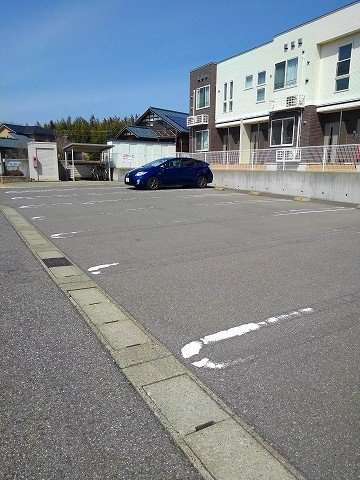 トレフル　Ｅの駐車場