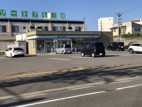 トレフル　Ｅの周辺|ファミマ 坂井三国東尋坊店まで450m