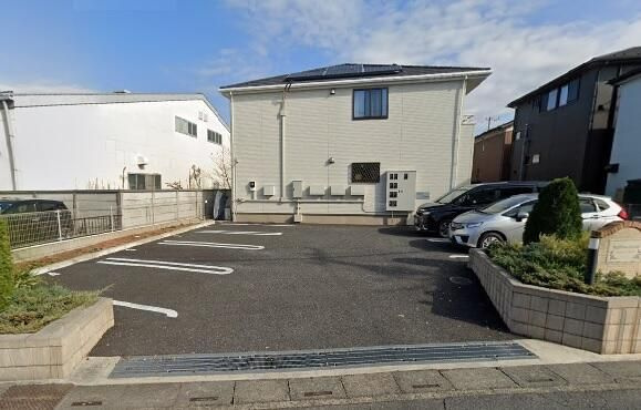 ラフィシア・ルクティアの駐車場