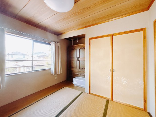 【中古戸建】前橋市総社町桜が丘の和室|■2階和室｜和室でしか味わえない畳ならではの香りや素材で和のやすらぎを感じてください♪休日はお子様とお昼寝するのにも最適です！