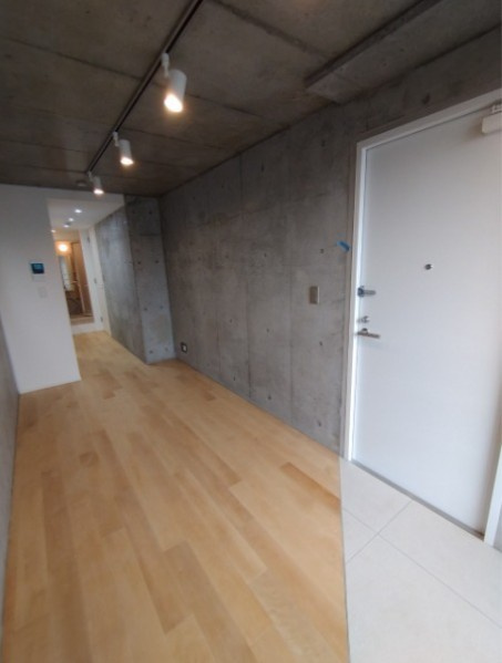 ミライズ中野江原町の玄関