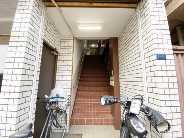 横尾ビルのエントランス|エントランスです☆